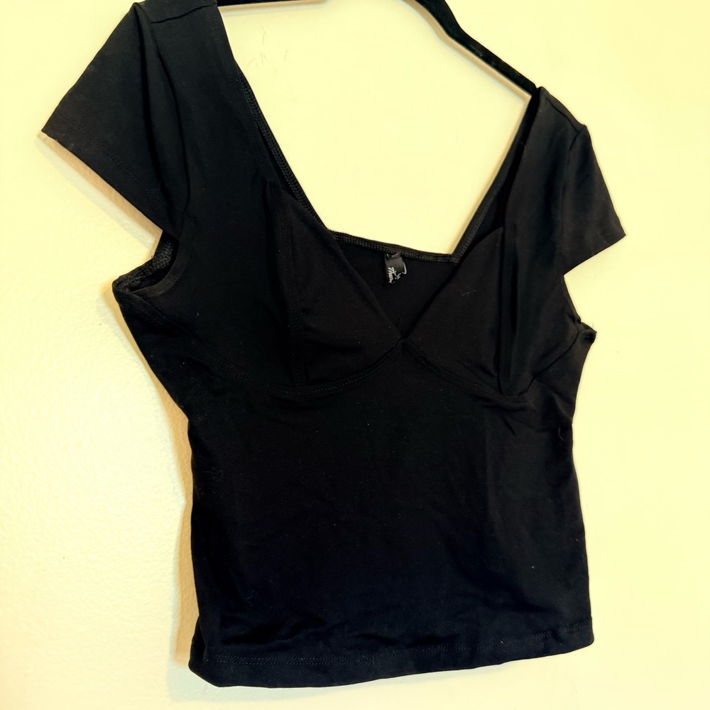 Trendy Queen | Black V-Neck Square-Back Crop Top - Picture 2 of 6